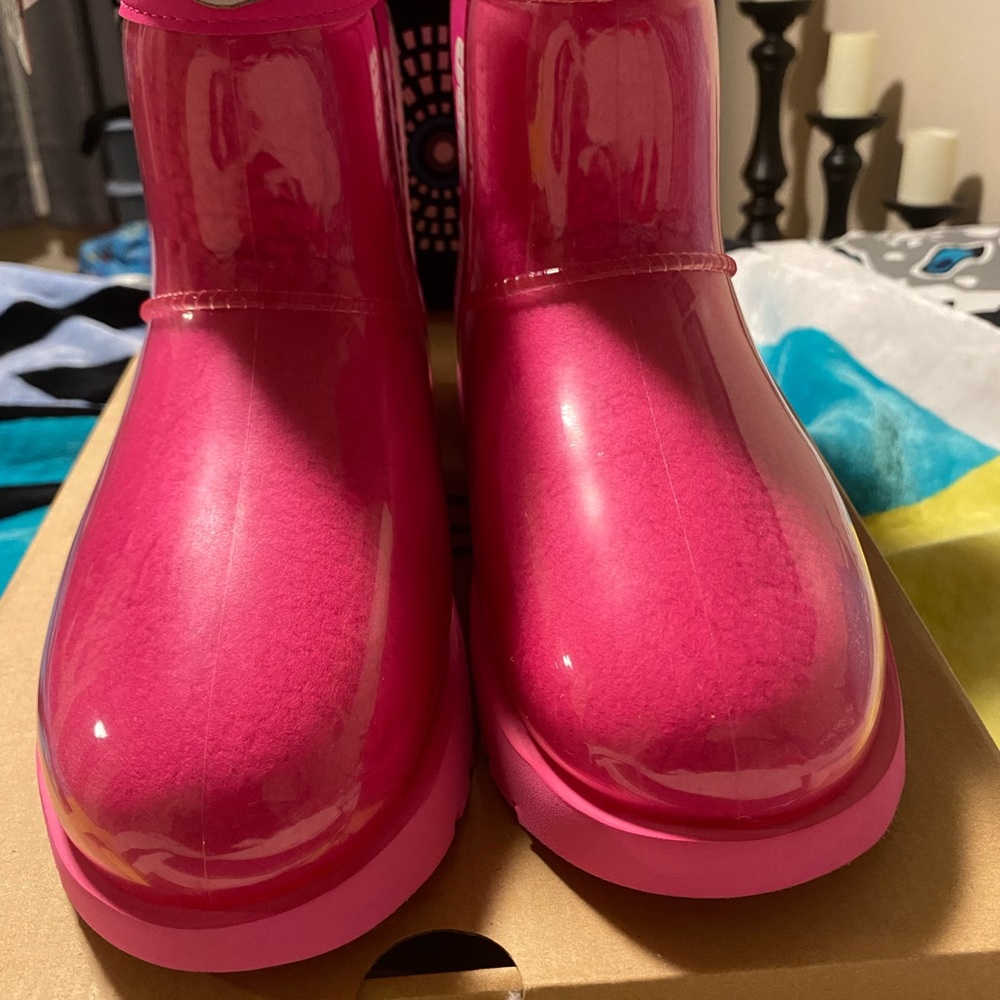 UGG Classic Clear Mini Boots - Picture 3 of 7